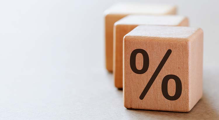 Dados de madeira com sinal % que representa taxa de conversão em vendas